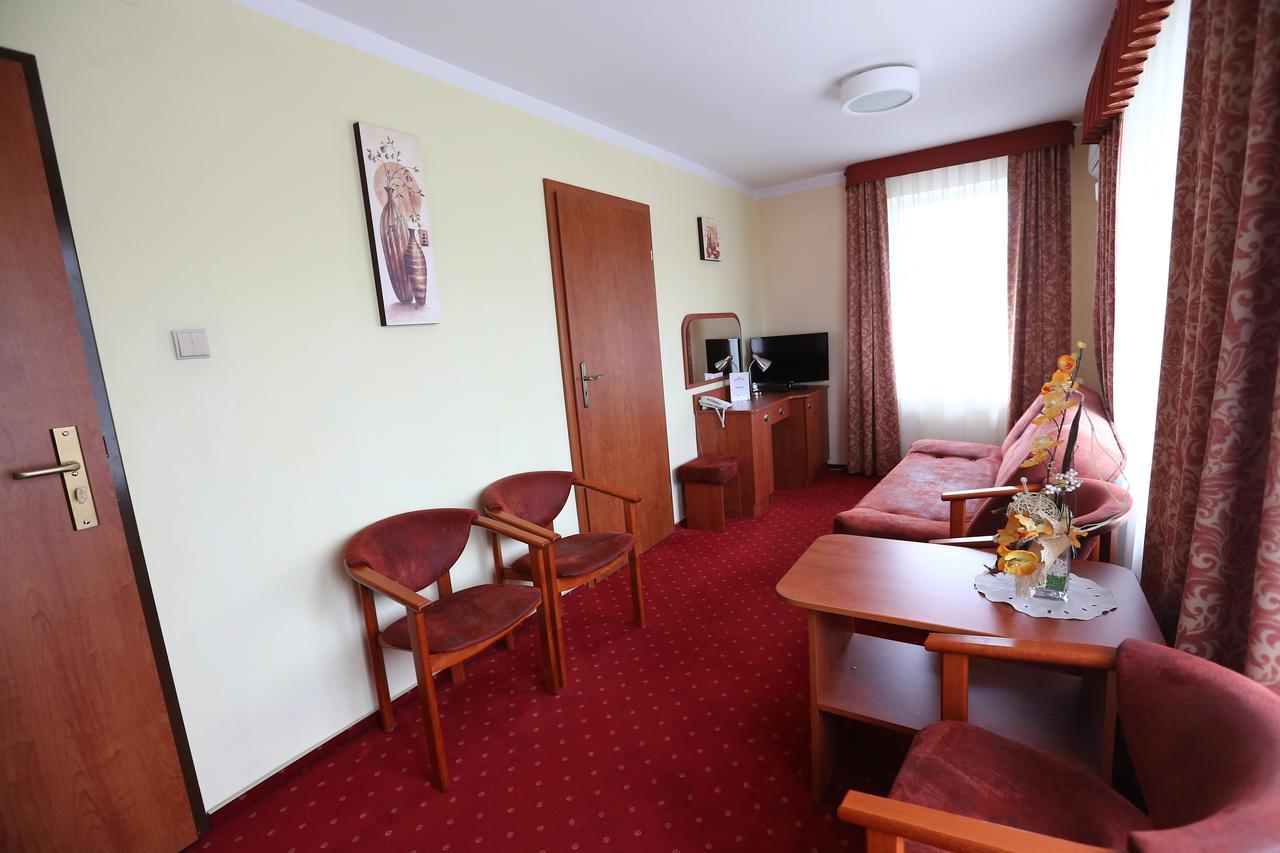 Hotel Korona Цеханув Экстерьер фото