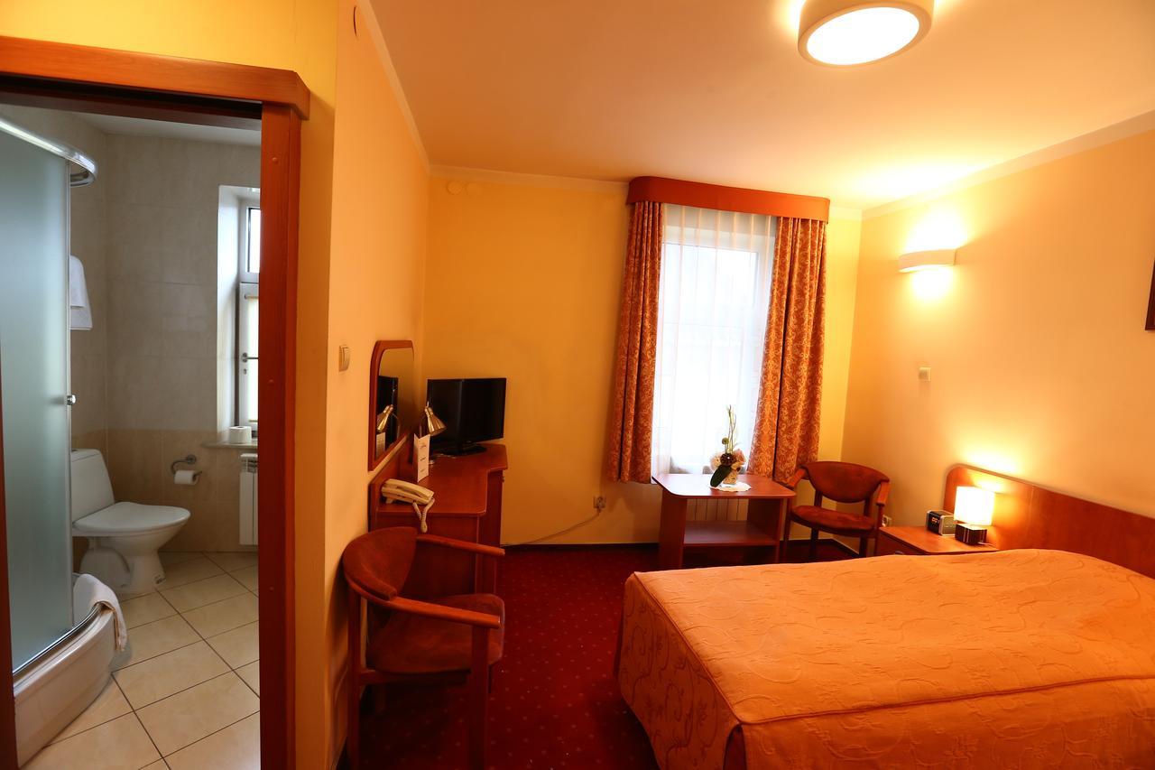 Hotel Korona Цеханув Экстерьер фото