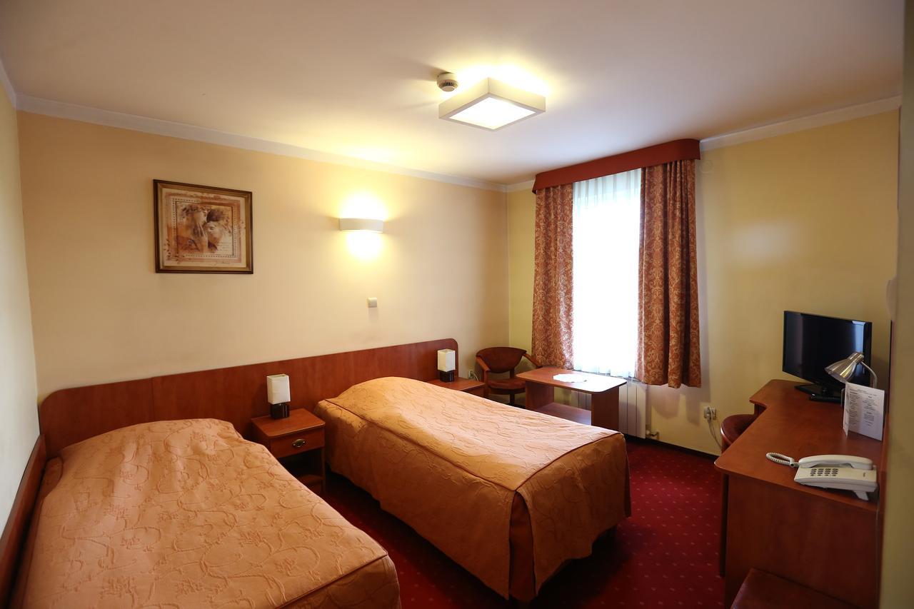 Hotel Korona Цеханув Экстерьер фото