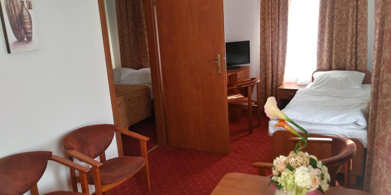 Hotel Korona Цеханув Экстерьер фото