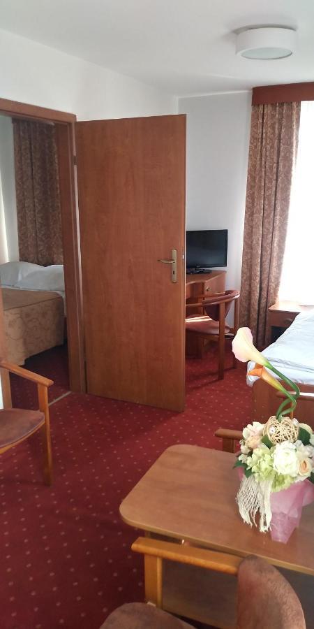 Hotel Korona Цеханув Экстерьер фото